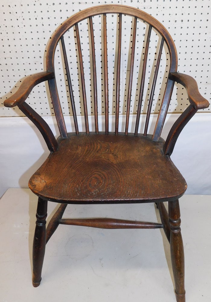 Antique Elmwood Windsor Arm Chair : Antique Elmwood Windsor Arm Chair . 32" H ALL DESCRIPTIONS AND ANY CONDITION STATEMENT GIVEN BY LANGSTON AUCTION GALLERY ARE STRICTLY OPINIONS AND LANGSTON'S SHALL HAVE NO RESPONSIBILITY FOR ERRORS OR