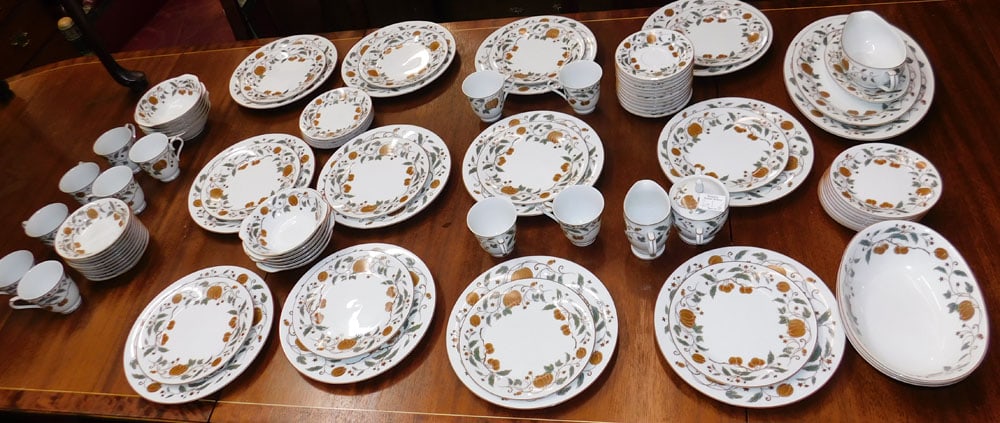 89 Pieces of Noritake Fairfield China: 89 Pieces of Noritake Fairfield China. ALL DESCRIPTIONS AND ANY CONDITION STATEMENT GIVEN BY LANGSTON AUCTION GALLERY ARE STRICTLY OPINIONS AND LANGSTON'S SHALL HAVE NO RESPONSIBILITY FOR ERRORS OR OM