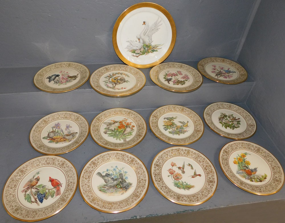 12 Lenox Plates of Boehm Birds & Swan Charger  (1 of 4)
