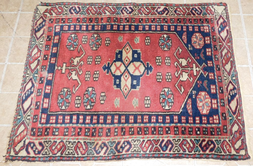 2' 8" x 3' 5" Handmade Oriental Rug : 2' 8" x 3' 5" Handmade Oriental Rug . ALL DESCRIPTIONS AND ANY CONDITION STATEMENT GIVEN BY LANGSTON AUCTION GALLERY ARE STRICTLY OPINIONS AND LANGSTON'S SHALL HAVE NO RESPONSIBILITY FOR ERRORS OR OMI