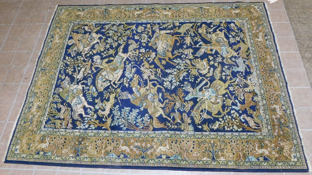 4' 7" x 6' 3" Machine Made Rug (1 of 7)