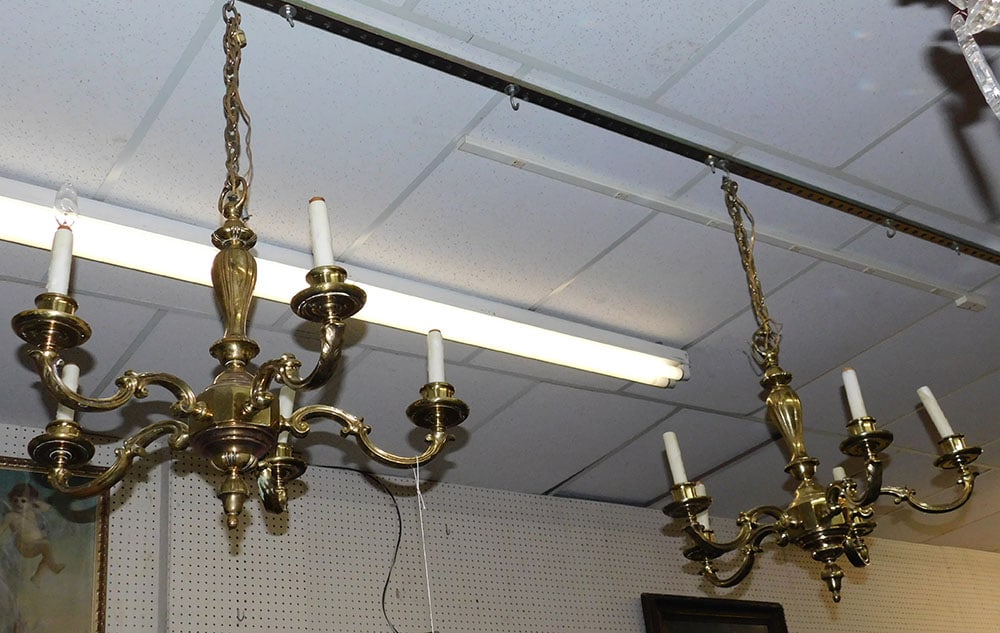 Pair of Cast Brass 5 Light Chandeliers: Pair of Cast Brass 5 Light Chandeliers. 24" H ALL DESCRIPTIONS AND ANY CONDITION STATEMENT GIVEN BY LANGSTON AUCTION GALLERY ARE STRICTLY OPINIONS AND LANGSTON'S SHALL HAVE NO RESPONSIBILITY FOR ERROR