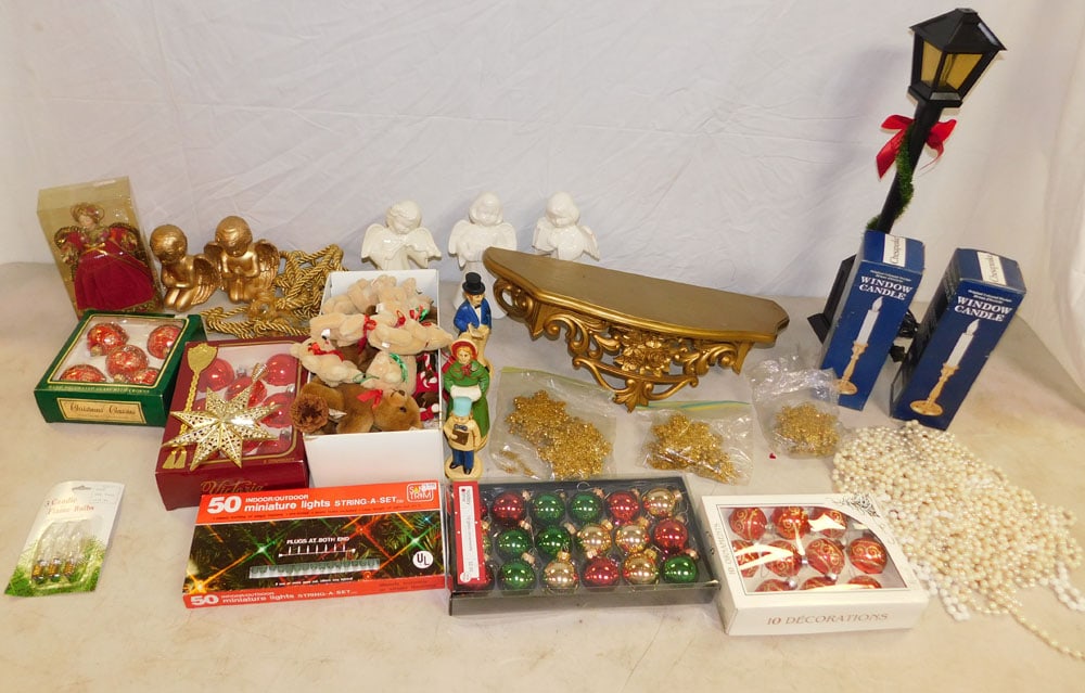 Lot Christmas Decorations: Lot Christmas Decorations. ALL DESCRIPTIONS AND ANY CONDITION STATEMENT GIVEN BY LANGSTON AUCTION GALLERY ARE STRICTLY OPINIONS AND LANGSTON'S SHALL HAVE NO RESPONSIBILITY FOR ERRORS OR OMISSIONS. THE