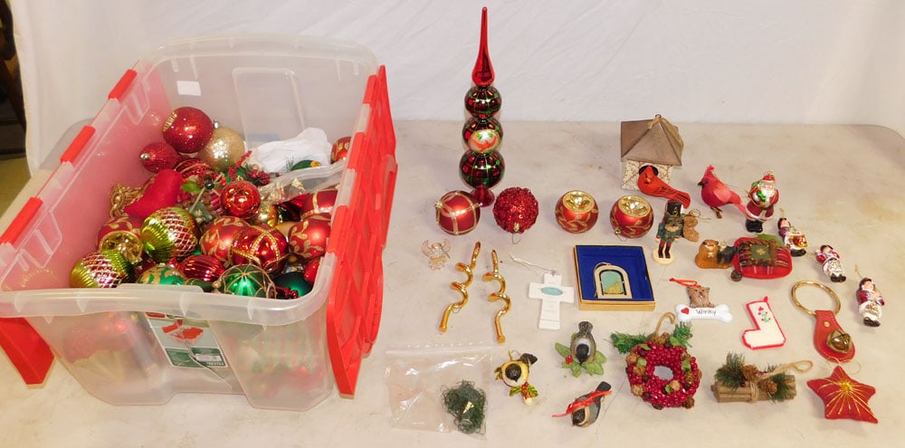 Lot Christmas Ornaments: Lot Christmas Ornaments. ALL DESCRIPTIONS AND ANY CONDITION STATEMENT GIVEN BY LANGSTON AUCTION GALLERY ARE STRICTLY OPINIONS AND LANGSTON'S SHALL HAVE NO RESPONSIBILITY FOR ERRORS OR OMISSIONS. THE A
