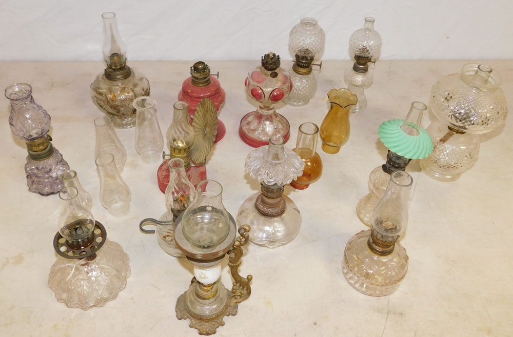 Lot Miniature Oil Lamps: Lot Miniature Oil Lamps. ALL DESCRIPTIONS AND ANY CONDITION STATEMENT GIVEN BY LANGSTON AUCTION GALLERY ARE STRICTLY OPINIONS AND LANGSTON'S SHALL HAVE NO RESPONSIBILITY FOR ERRORS OR OMISSIONS. THE A