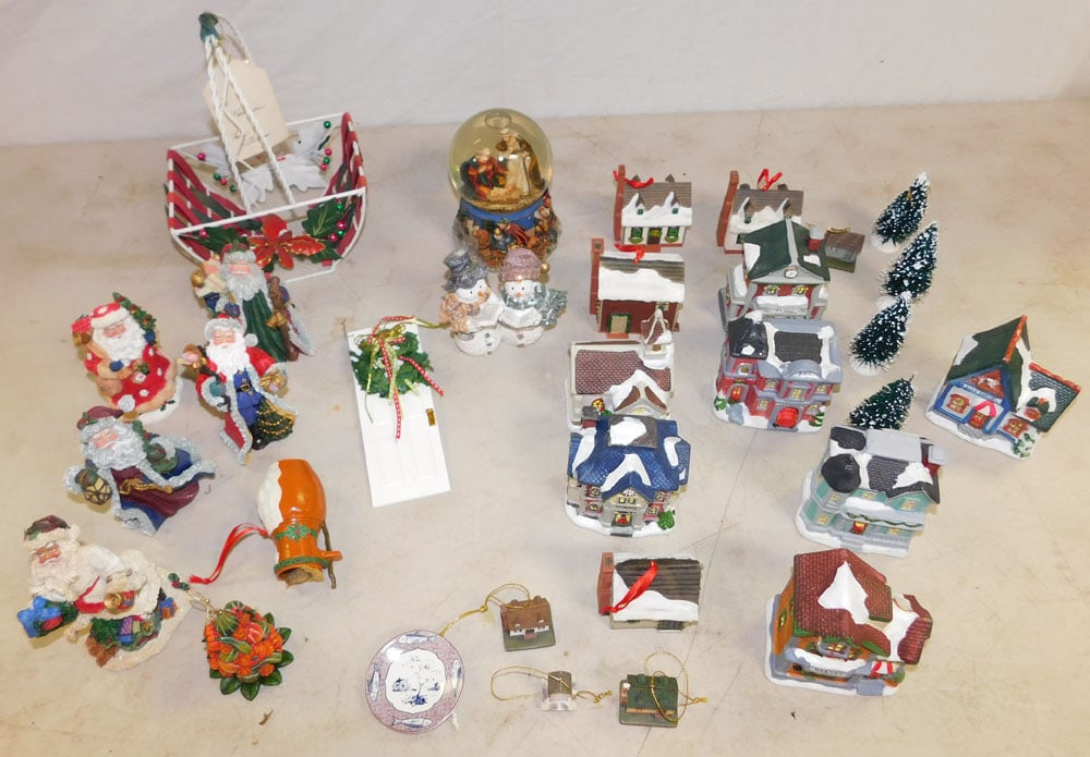 Lot Christmas Decorations: Lot Christmas Decorations. ALL DESCRIPTIONS AND ANY CONDITION STATEMENT GIVEN BY LANGSTON AUCTION GALLERY ARE STRICTLY OPINIONS AND LANGSTON'S SHALL HAVE NO RESPONSIBILITY FOR ERRORS OR OMISSIONS. THE