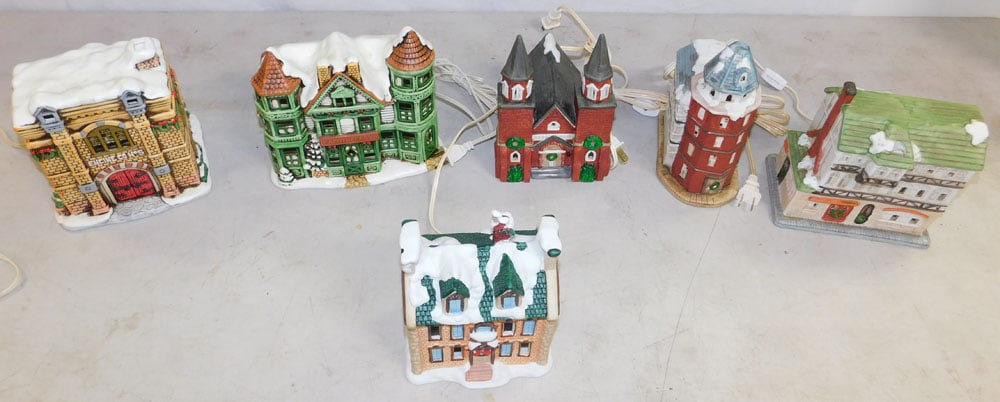 Lot Christmas Village Items: Lot Christmas Village Items. ALL DESCRIPTIONS AND ANY CONDITION STATEMENT GIVEN BY LANGSTON AUCTION GALLERY ARE STRICTLY OPINIONS AND LANGSTON'S SHALL HAVE NO RESPONSIBILITY FOR ERRORS OR OMISSIONS. T