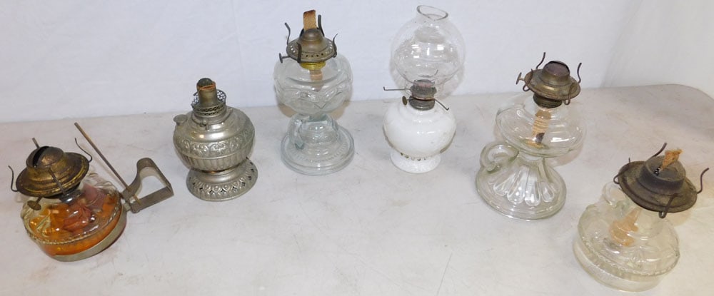 Lot Antique Oil Lamps: Lot Antique Oil Lamps. ALL DESCRIPTIONS AND ANY CONDITION STATEMENT GIVEN BY LANGSTON AUCTION GALLERY ARE STRICTLY OPINIONS AND LANGSTON'S SHALL HAVE NO RESPONSIBILITY FOR ERRORS OR OMISSIONS. THE ABS