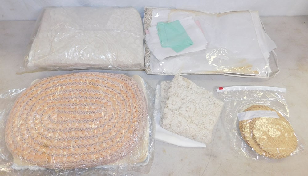 Lot Linens: Lot Linens. ALL DESCRIPTIONS AND ANY CONDITION STATEMENT GIVEN BY LANGSTON AUCTION GALLERY ARE STRICTLY OPINIONS AND LANGSTON'S SHALL HAVE NO RESPONSIBILITY FOR ERRORS OR OMISSIONS. THE ABSENCE OF A C