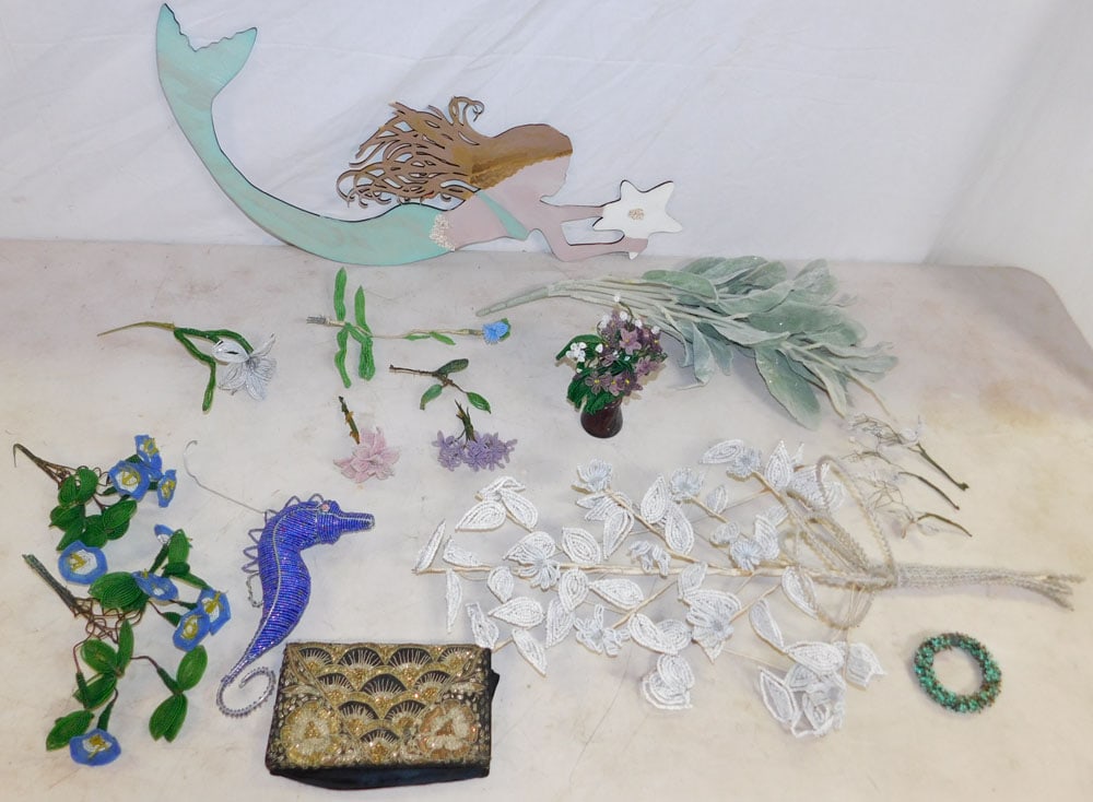 Lot Beaded Flowers & Vintage Ladies Purse (1 of 4)