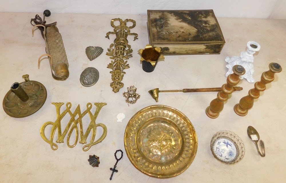 Lot Brass & Metal Items: Lot Brass & Metal Items. ALL DESCRIPTIONS AND ANY CONDITION STATEMENT GIVEN BY LANGSTON AUCTION GALLERY ARE STRICTLY OPINIONS AND LANGSTON'S SHALL HAVE NO RESPONSIBILITY FOR ERRORS OR OMISSIONS. THE A