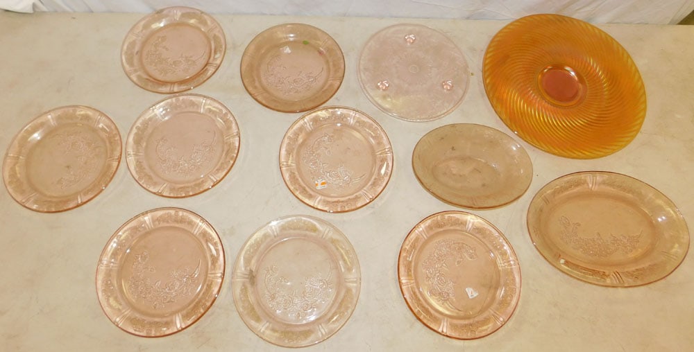 Lot Carnival Glass And Colored Glass Items (1 of 5)