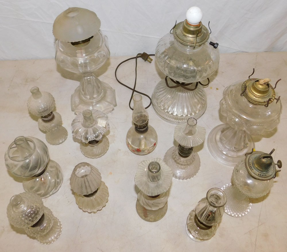 Lot Oil Lamps: Lot Oil Lamps. ALL DESCRIPTIONS AND ANY CONDITION STATEMENT GIVEN BY LANGSTON AUCTION GALLERY ARE STRICTLY OPINIONS AND LANGSTON'S SHALL HAVE NO RESPONSIBILITY FOR ERRORS OR OMISSIONS. THE ABSENCE OF 