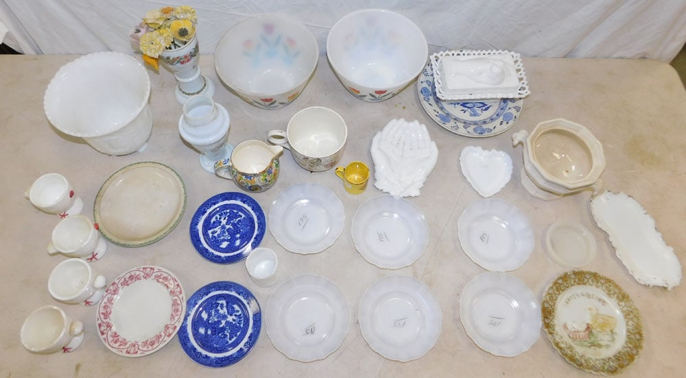Lot Milk Glass - Bristol Glass - Porcelain (1 of 5)