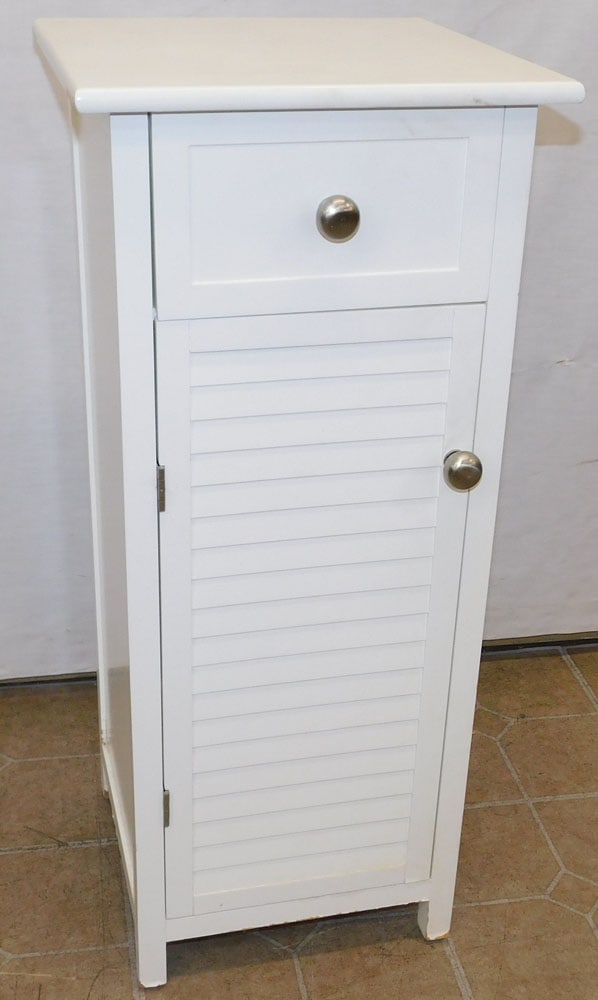 White Lacquered Cabinet (1 of 3)