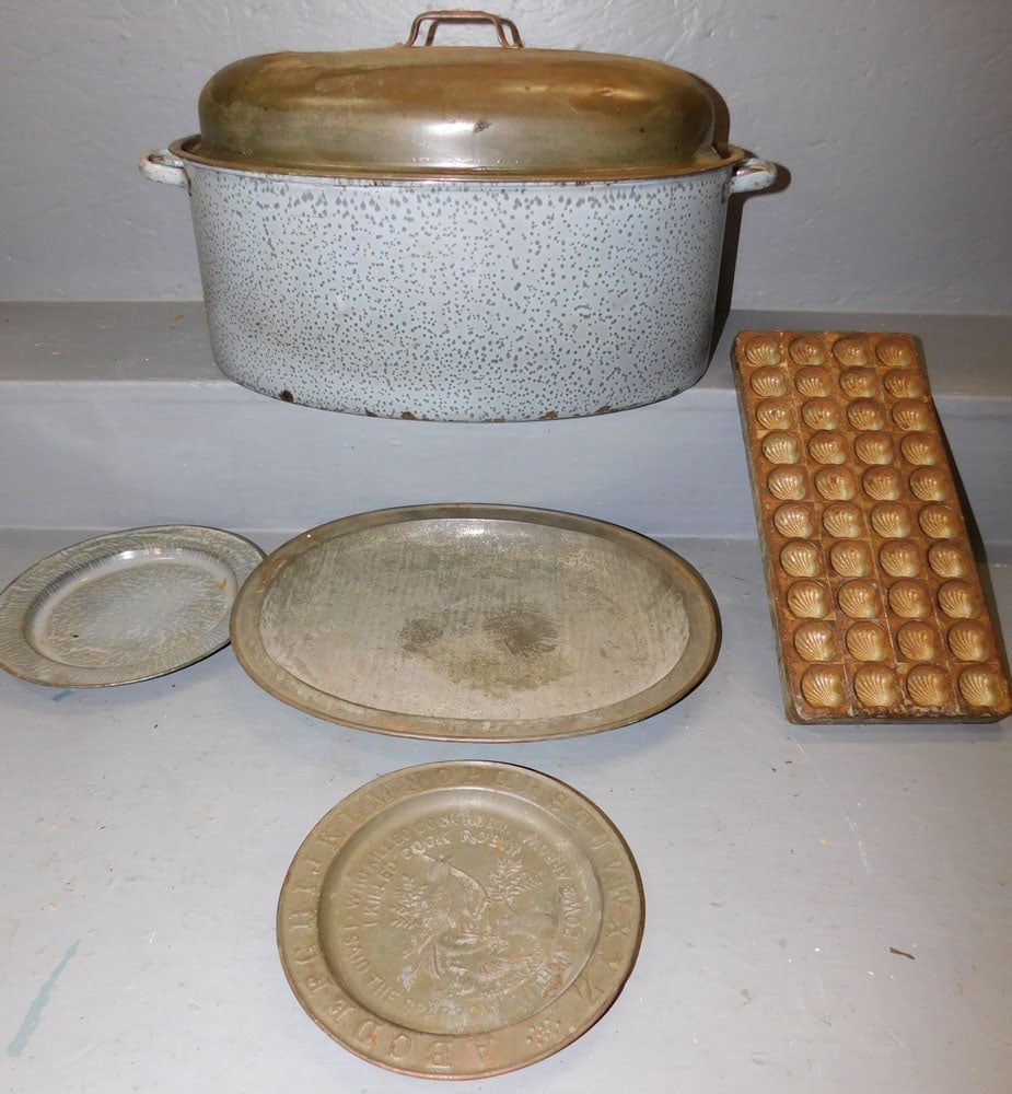 Lot Enameled Cooking Ware - Chocolate Mold: Lot Enameled Cooking Ware - Chocolate Mold. Up to 21" x 12" ALL DESCRIPTIONS AND ANY CONDITION STATEMENT GIVEN BY LANGSTON AUCTION GALLERY ARE STRICTLY OPINIONS AND LANGSTON'S SHALL HAVE NO RESPONSIBI