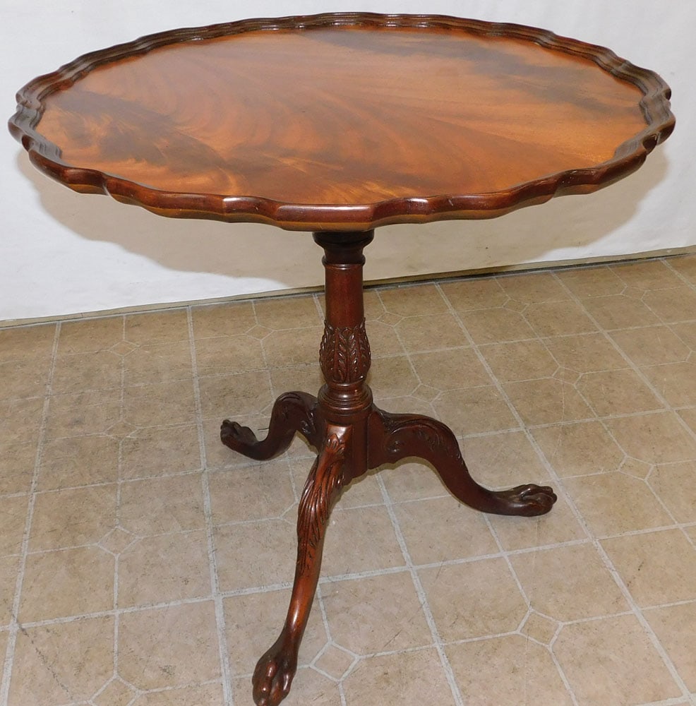 Mahogany Carved Pie Crust Tilt Top Table (1 of 3)