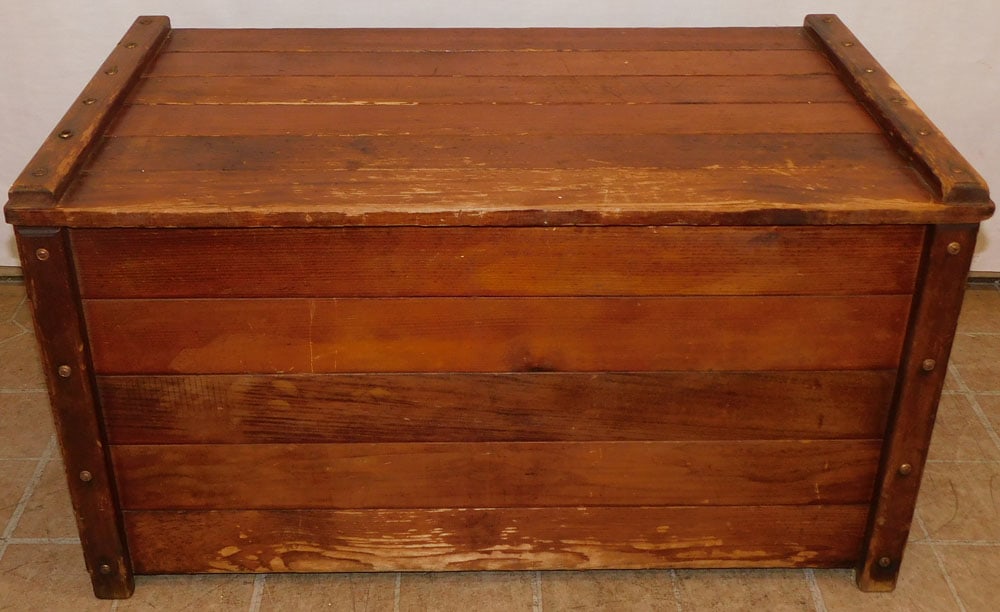 Pine Blanket Chest (1 of 3)