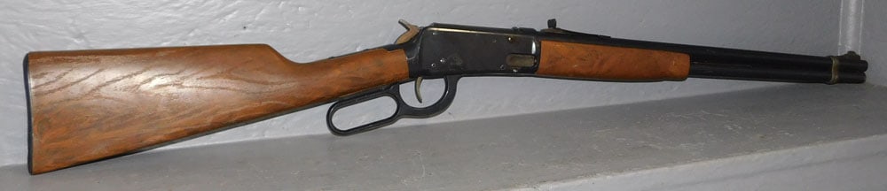 Daisy BB Gun: Daisy BB Gun. 38" Long ALL DESCRIPTIONS AND ANY CONDITION STATEMENT GIVEN BY LANGSTON AUCTION GALLERY ARE STRICTLY OPINIONS AND LANGSTON'S SHALL HAVE NO RESPONSIBILITY FOR ERRORS OR OMISSIONS. THE ABS