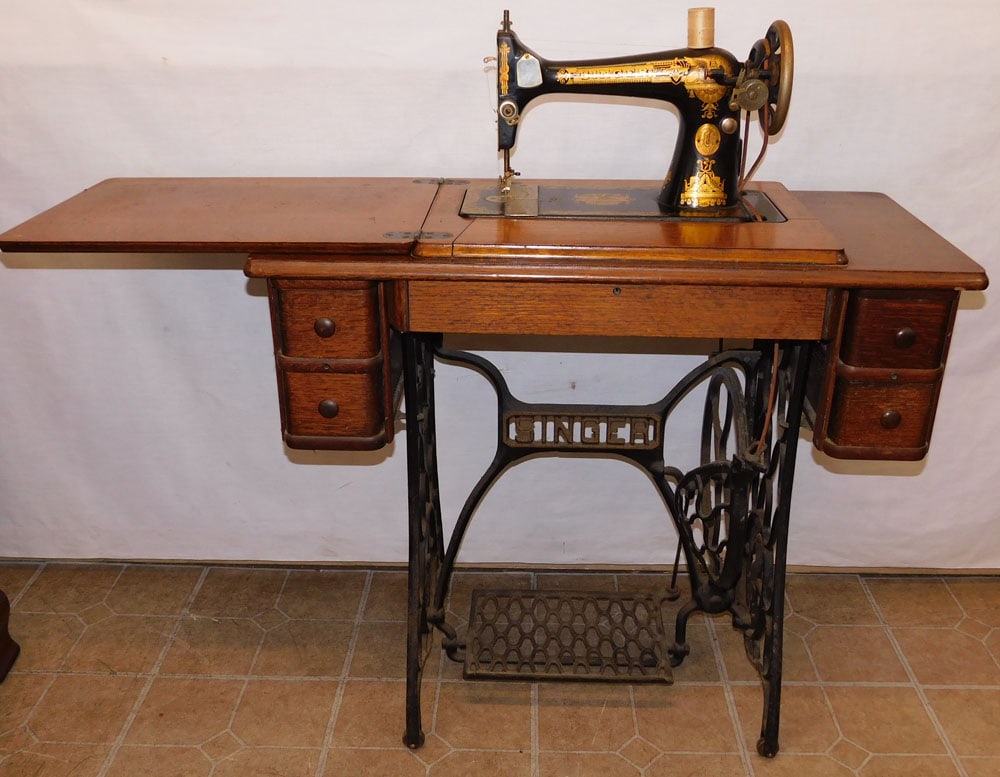 Antique Oak Singer Sewing Machine (1 of 6)