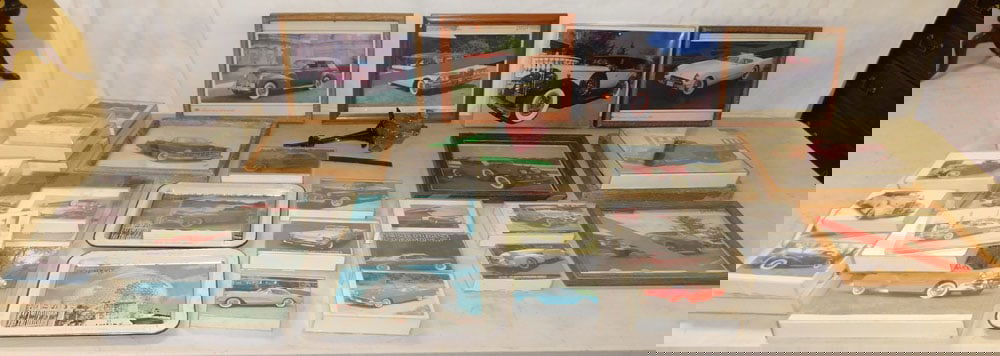 Lot Plastic Picture Frames: Lot Plastic Picture Frames. ALL DESCRIPTIONS AND ANY CONDITION STATEMENT GIVEN BY LANGSTON AUCTION GALLERY ARE STRICTLY OPINIONS AND LANGSTON'S SHALL HAVE NO RESPONSIBILITY FOR ERRORS OR OMISSIONS. TH