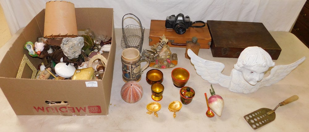 Lot Wood Decorative Items (1 of 6)