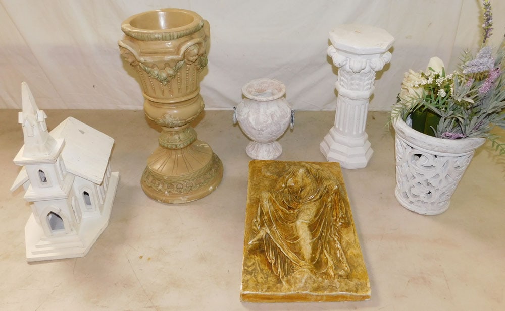 Lot Chalk Ware & Painted Wood Items: Lot Chalk Ware & Painted Wood Items. ALL DESCRIPTIONS AND ANY CONDITION STATEMENT GIVEN BY LANGSTON AUCTION GALLERY ARE STRICTLY OPINIONS AND LANGSTON'S SHALL HAVE NO RESPONSIBILITY FOR ERRORS OR OMIS