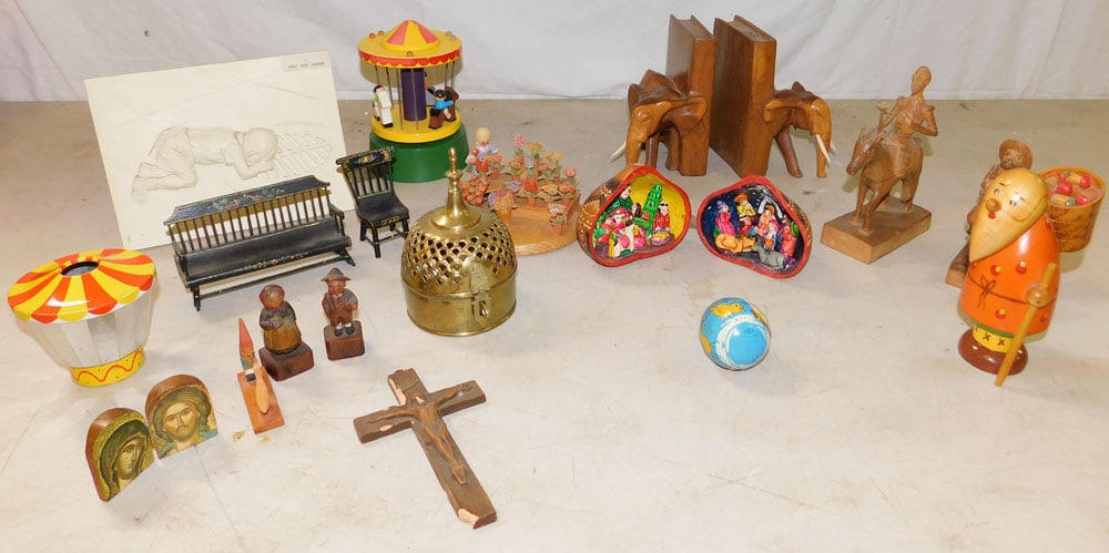 Lot Wood Carved Bookends - Misc. Housewares (1 of 3)