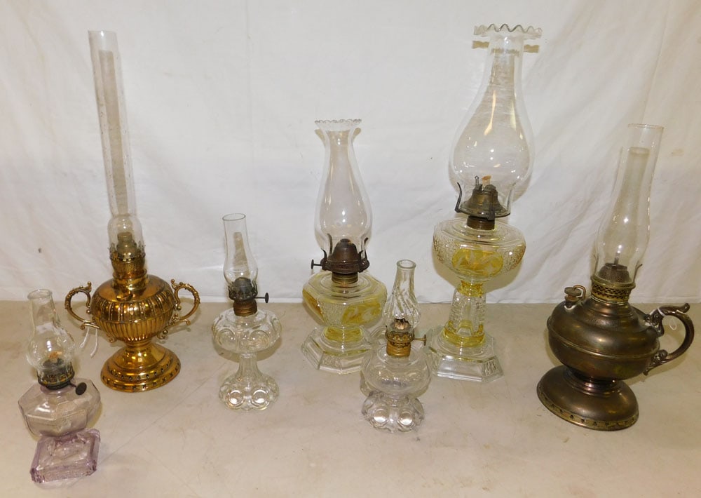 Lot Antique Oil Lamps: Lot Antique Oil Lamps. ALL DESCRIPTIONS AND ANY CONDITION STATEMENT GIVEN BY LANGSTON AUCTION GALLERY ARE STRICTLY OPINIONS AND LANGSTON'S SHALL HAVE NO RESPONSIBILITY FOR ERRORS OR OMISSIONS. THE ABS