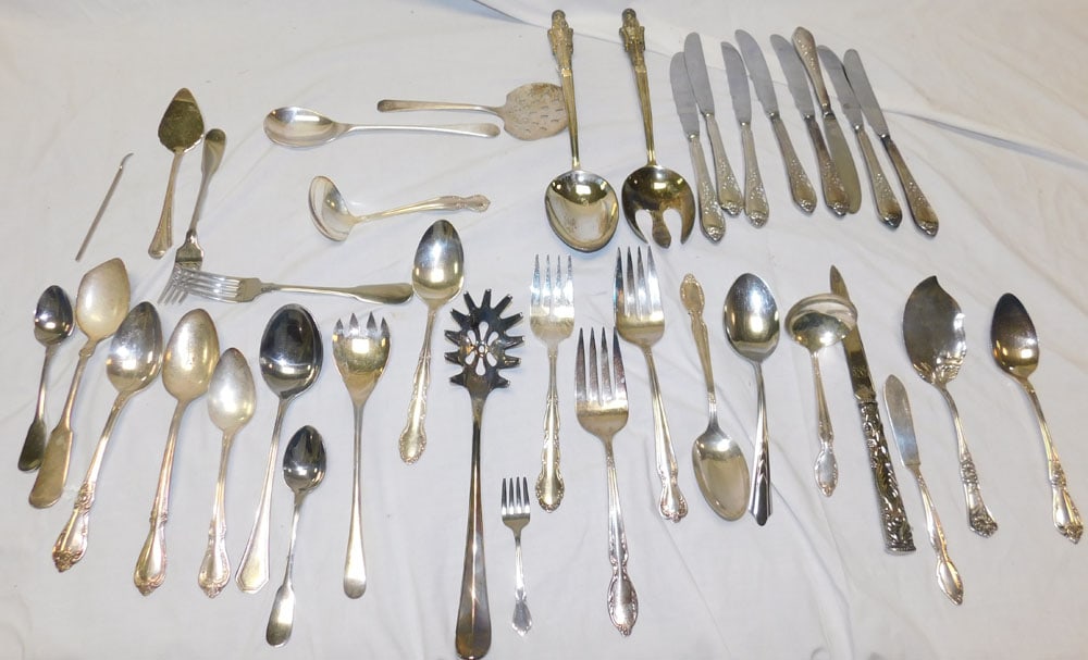 Lot Silver Plate Flatware: Lot Silver Plate Flatware. ALL DESCRIPTIONS AND ANY CONDITION STATEMENT GIVEN BY LANGSTON AUCTION GALLERY ARE STRICTLY OPINIONS AND LANGSTON'S SHALL HAVE NO RESPONSIBILITY FOR ERRORS OR OMISSIONS. THE