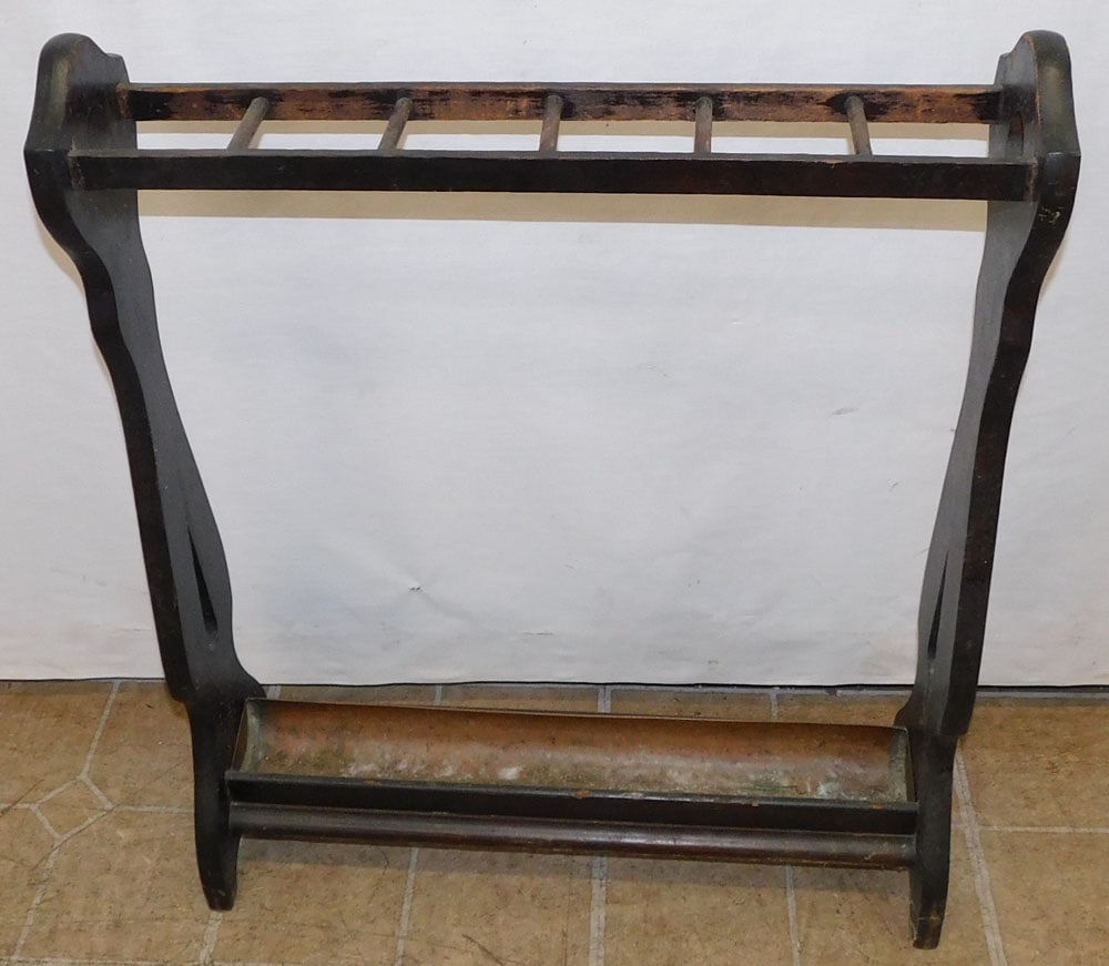 Pine Umbrella Stand With Copper Liner: Pine Umbrella Stand With Copper Liner. 23" x 27 1/2" ALL DESCRIPTIONS AND ANY CONDITION STATEMENT GIVEN BY LANGSTON AUCTION GALLERY ARE STRICTLY OPINIONS AND LANGSTON'S SHALL HAVE NO RESPONSIBILITY FO