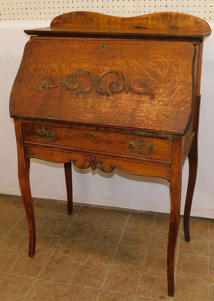Antique Tiger Oak Desk (1 of 3)