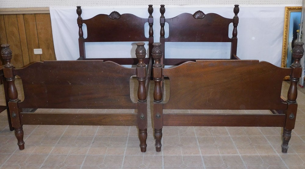 Pair Mahogany Shell & Pineapple Carved Single Beds With Rails (1 of 9)