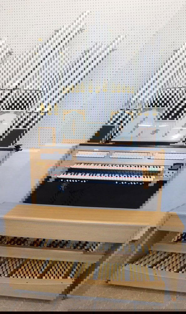 Roland Electric Classic Organ (Four Parts) (1 of 10)