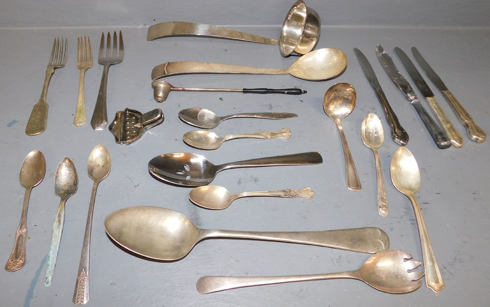 Lot of Silver Plate Flatware: Lot of Silver Plate Flatware. ALL DESCRIPTIONS AND ANY CONDITION STATEMENT GIVEN BY LANGSTON AUCTION GALLERY ARE STRICTLY OPINIONS AND LANGSTON'S SHALL HAVE NO RESPONSIBILITY FOR ERRORS OR OMISSIONS. 