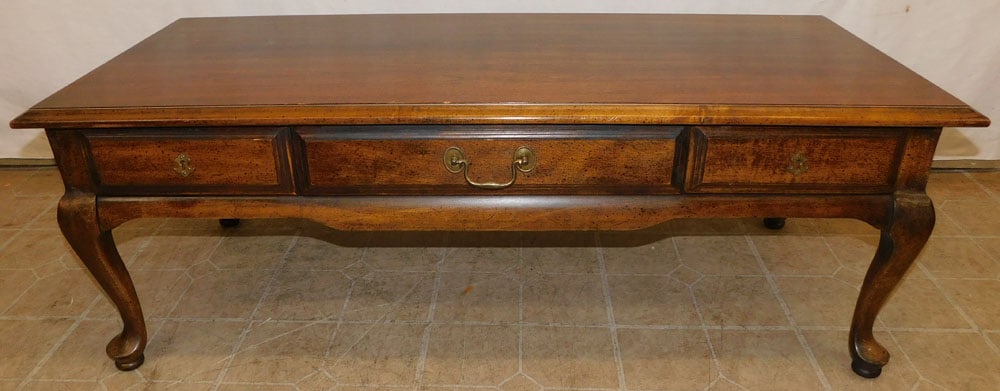 Cherry Queen Anne Style Coffee Table with 1 Drawer (1 of 5)