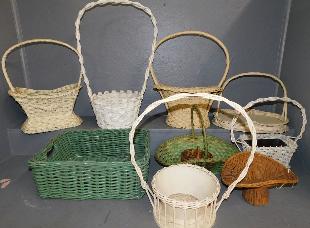 Lot of Antique Wicker Baskets (1 of 3)