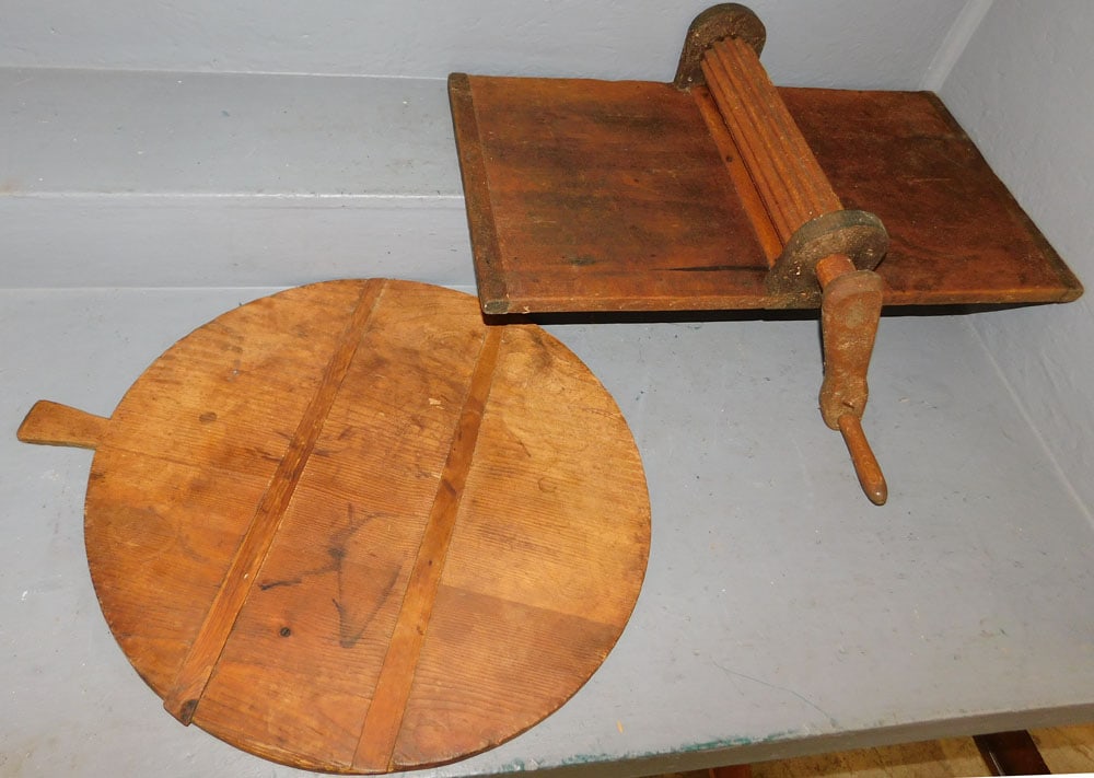 Antique Pine Pizza Board & Pasta Roller (1 of 3)