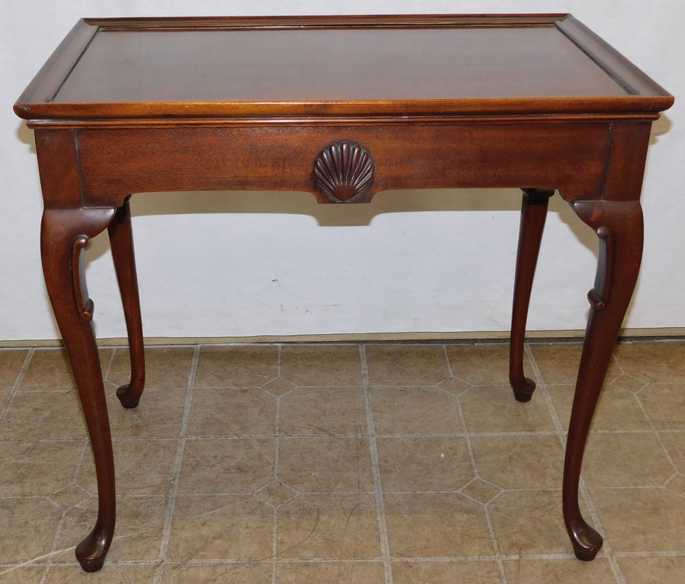 Mahogany Queen Anne Style Tea Table with Slides: Mahogany Queen Anne Style Tea Table with Slides. 28 1/4" W 18" D 25 1/4" H ALL DESCRIPTIONS AND ANY CONDITION STATEMENT GIVEN BY LANGSTON AUCTION GALLERY ARE STRICTLY OPINIONS AND LANGSTON'S SHALL HAV