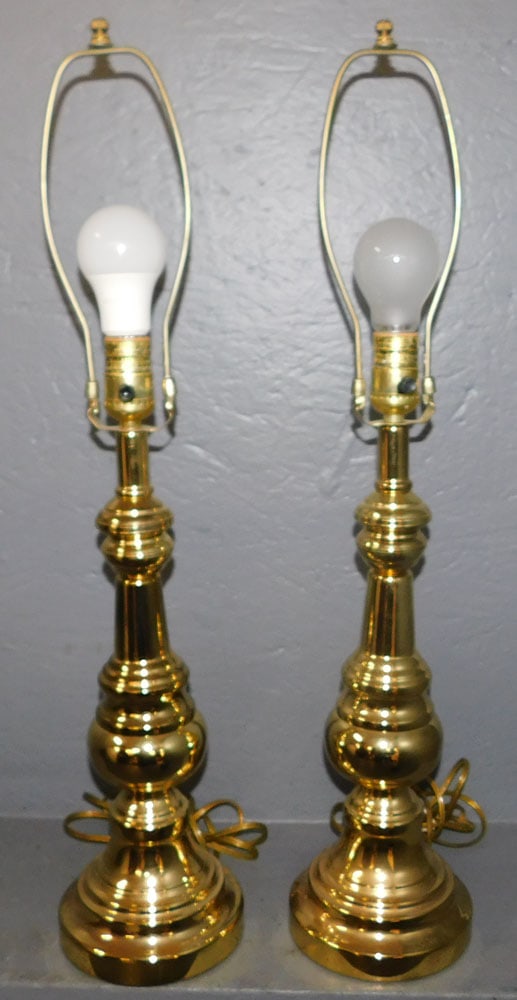 Pair of Brass Lamps: Pair of Brass Lamps. 26 1/4" H ALL DESCRIPTIONS AND ANY CONDITION STATEMENT GIVEN BY LANGSTON AUCTION GALLERY ARE STRICTLY OPINIONS AND LANGSTON'S SHALL HAVE NO RESPONSIBILITY FOR ERRORS OR OMISSIONS.