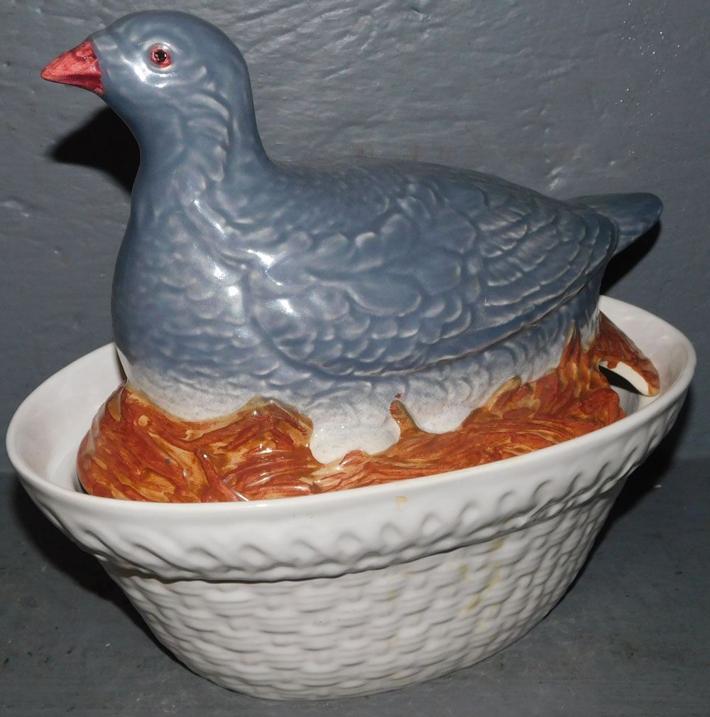 Hand Painted Porcelain Quail on Nest Covered Tureen: Hand Painted Porcelain Quail on Nest Covered Tureen. 11 1/2" W 10" H ALL DESCRIPTIONS AND ANY CONDITION STATEMENT GIVEN BY LANGSTON AUCTION GALLERY ARE STRICTLY OPINIONS AND LANGSTON'S SHALL HAVE NO R