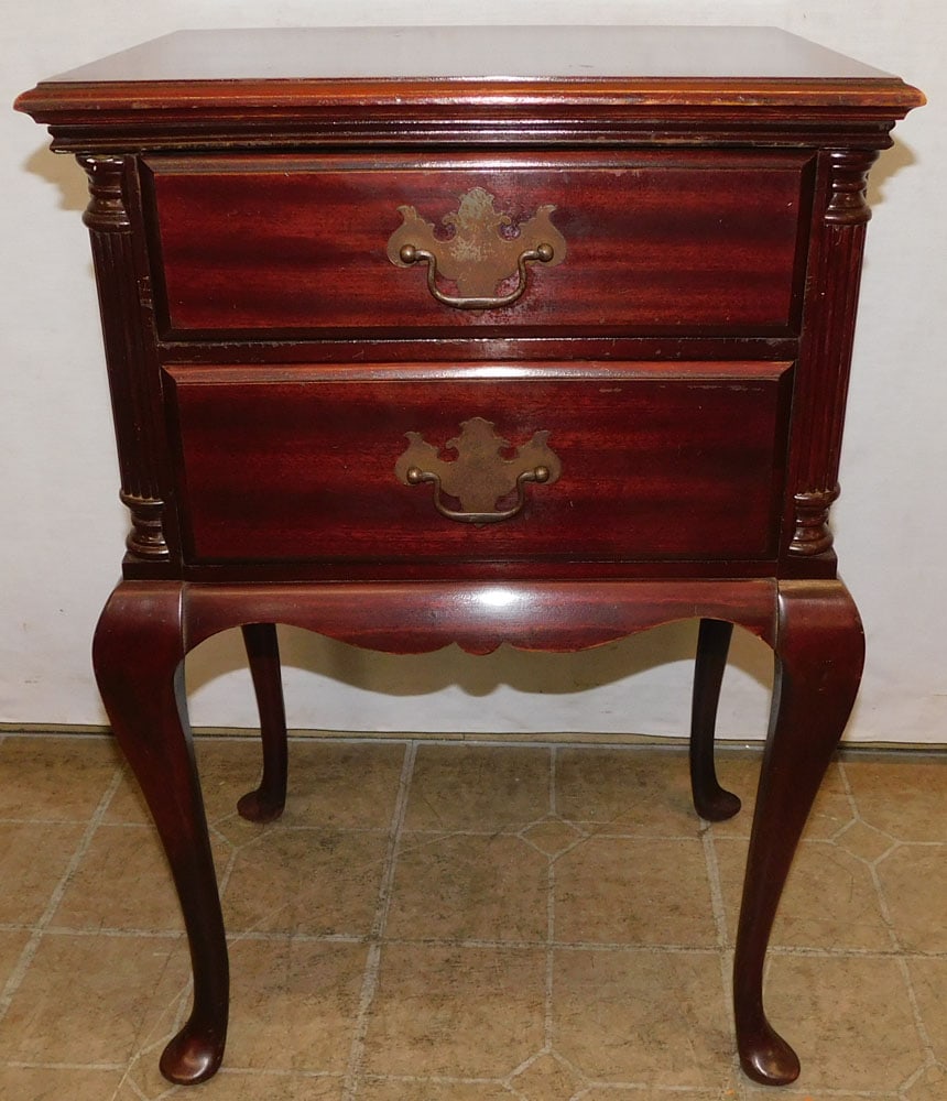 Mahogany 2 Drawer Night Stand: Mahogany 2 Drawer Night Stand . 19" W 14 1/2" D 29" H ALL DESCRIPTIONS AND ANY CONDITION STATEMENT GIVEN BY LANGSTON AUCTION GALLERY ARE STRICTLY OPINIONS AND LANGSTON'S SHALL HAVE NO RESPONSIBILITY F