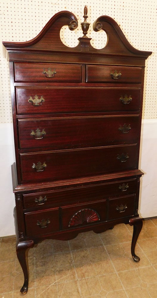 Mahogany Queen Anne Style Highboy: Mahogany Queen Anne Style Highboy. 35 3/4" W 19 1/2" D 72" H ALL DESCRIPTIONS AND ANY CONDITION STATEMENT GIVEN BY LANGSTON AUCTION GALLERY ARE STRICTLY OPINIONS AND LANGSTON'S SHALL HAVE NO RESPONSIB