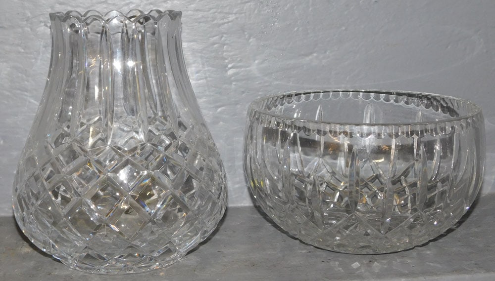 Lead Crystal Vase & Bowl: Lead Crystal Vase & Bowl. Up to 9 1/4" H ALL DESCRIPTIONS AND ANY CONDITION STATEMENT GIVEN BY LANGSTON AUCTION GALLERY ARE STRICTLY OPINIONS AND LANGSTON'S SHALL HAVE NO RESPONSIBILITY FOR ERRORS OR 