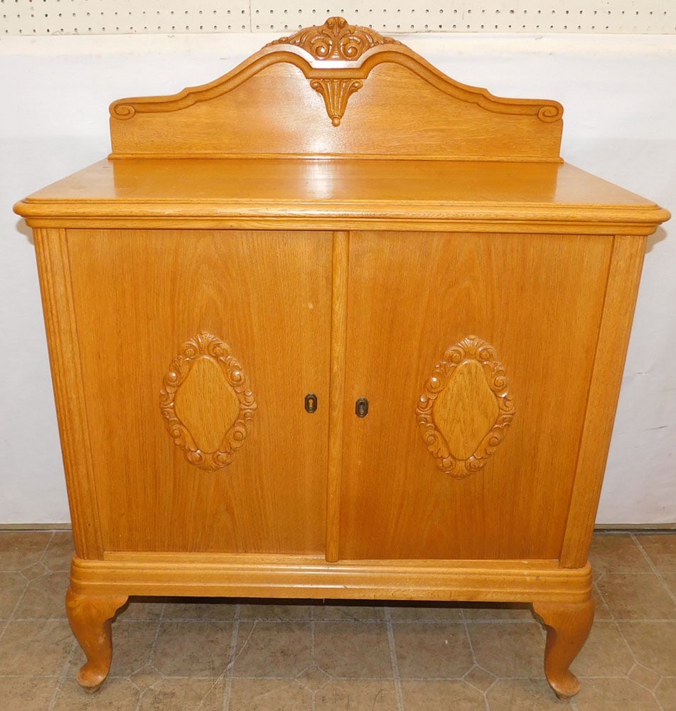 Carved Oak 2 Door Server (1 of 3)