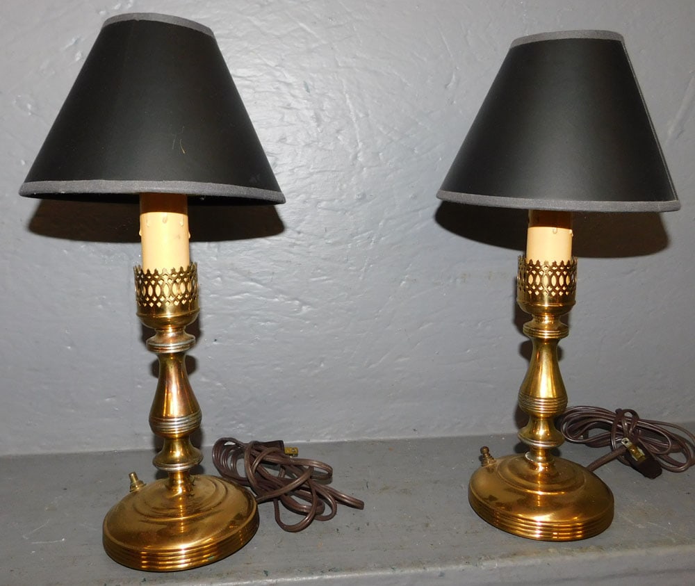 2 Brass Lamps: 2 Brass Lamps. 15" H ALL DESCRIPTIONS AND ANY CONDITION STATEMENT GIVEN BY LANGSTON AUCTION GALLERY ARE STRICTLY OPINIONS AND LANGSTON'S SHALL HAVE NO RESPONSIBILITY FOR ERRORS OR OMISSIONS. THE ABSEN