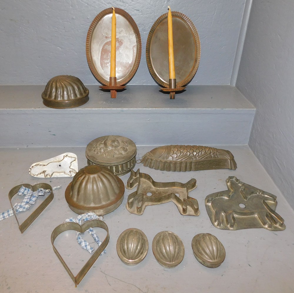 Lot of Tin Chocolate Molds & Pair of Tin Candle Sconces (1 of 4)