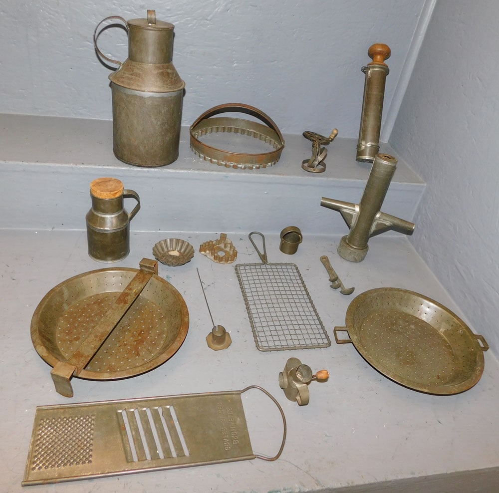 Lot of Country Metal Kitchen Utensils (1 of 5)