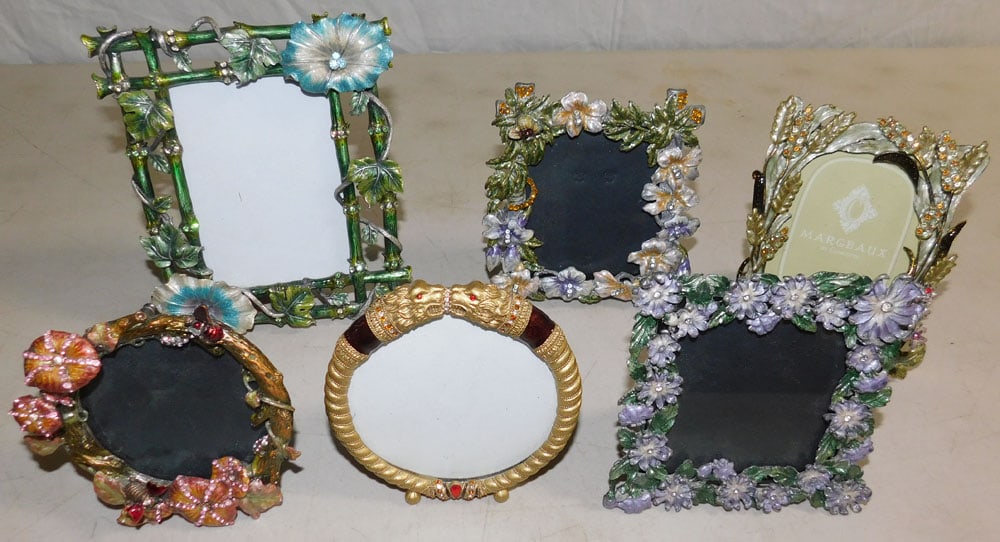 Lot of Painted Metal Picture Frames: Lot of Painted Metal Picture Frames. "ALL DESCRIPTIONS AND ANY CONDITION STATEMENT GIVEN BY LANGSTON AUCTION GALLERY ARE STRICTLY OPINIONS AND LANGSTON'S SHALL HAVE NO RESPONSIBILITY FOR ERRORS OR OMI