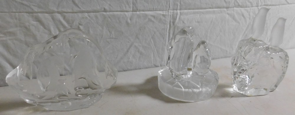 Lot of Pink Glass Penguin Bookends & Penguin Figurine: Lot of Pink Glass Penguin Bookends & Penguin Figurine. "ALL DESCRIPTIONS AND ANY CONDITION STATEMENT GIVEN BY LANGSTON AUCTION GALLERY ARE STRICTLY OPINIONS AND LANGSTON'S SHALL HAVE NO RESPONSIBILITY